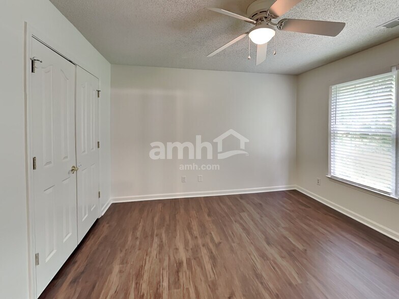 Building Photo - 5802 Swanston Dr