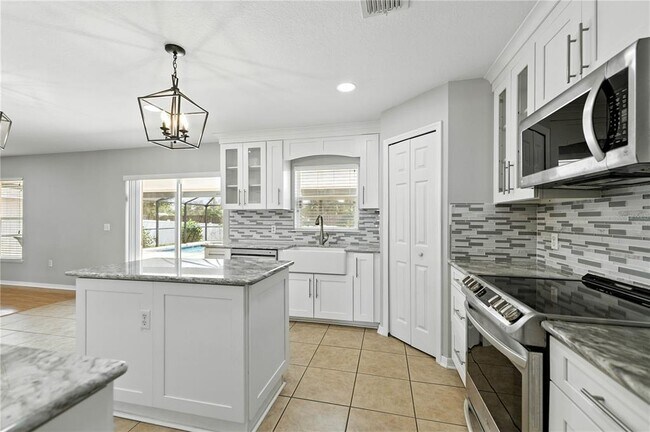 Building Photo - 3223 SW 41st Ave