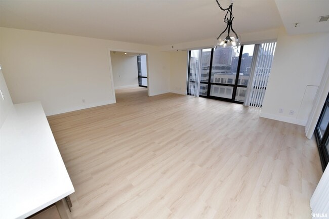 Building Photo - 123 SW Jefferson Ave