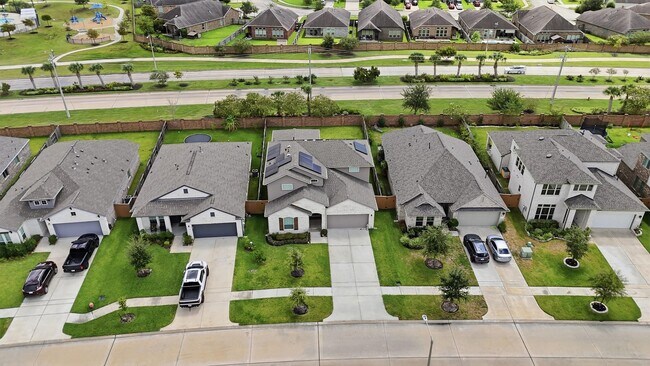 Building Photo - 2526 Bayrose Dr