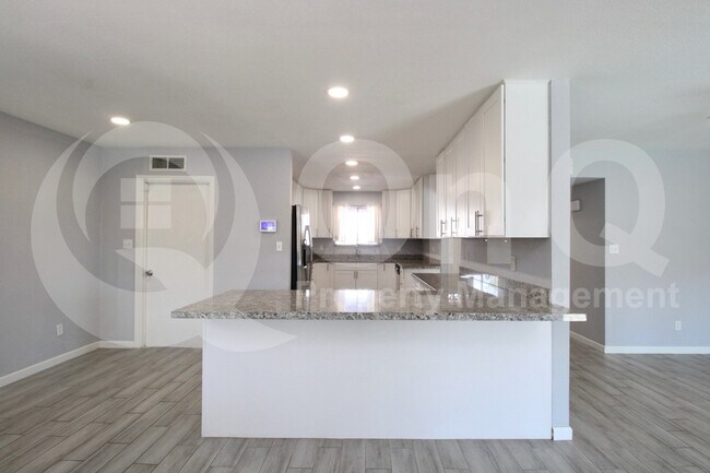 Building Photo - 8838 N 42nd Ave