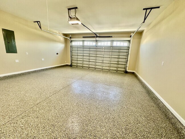Building Photo - Gorgeous Home with a Private Pool Ready to...