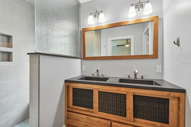 Building Photo - 340 Mehlenbacher Rd