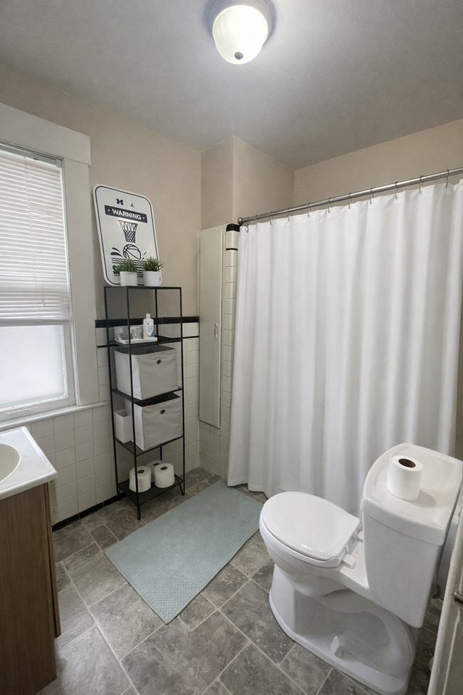 Building Photo - 1803 Hill St