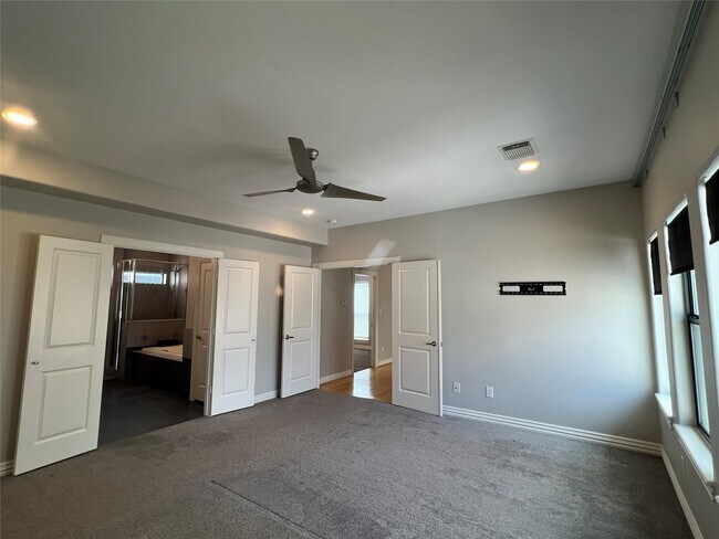 Building Photo - 2314 Camden Dr