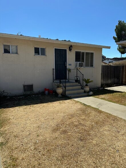 Building Photo - 386 Leslie Way