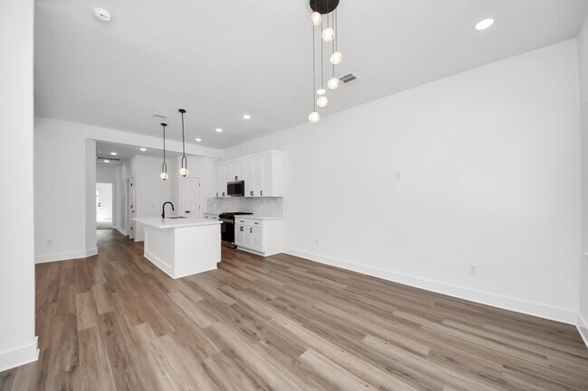 Building Photo - 8106 Locksley Rd