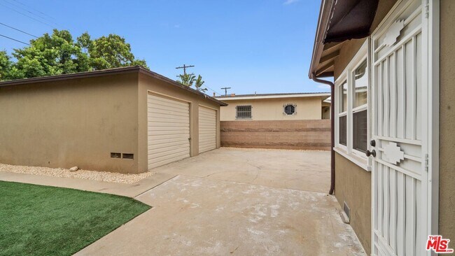 Building Photo - 6311 S La Tijera Blvd