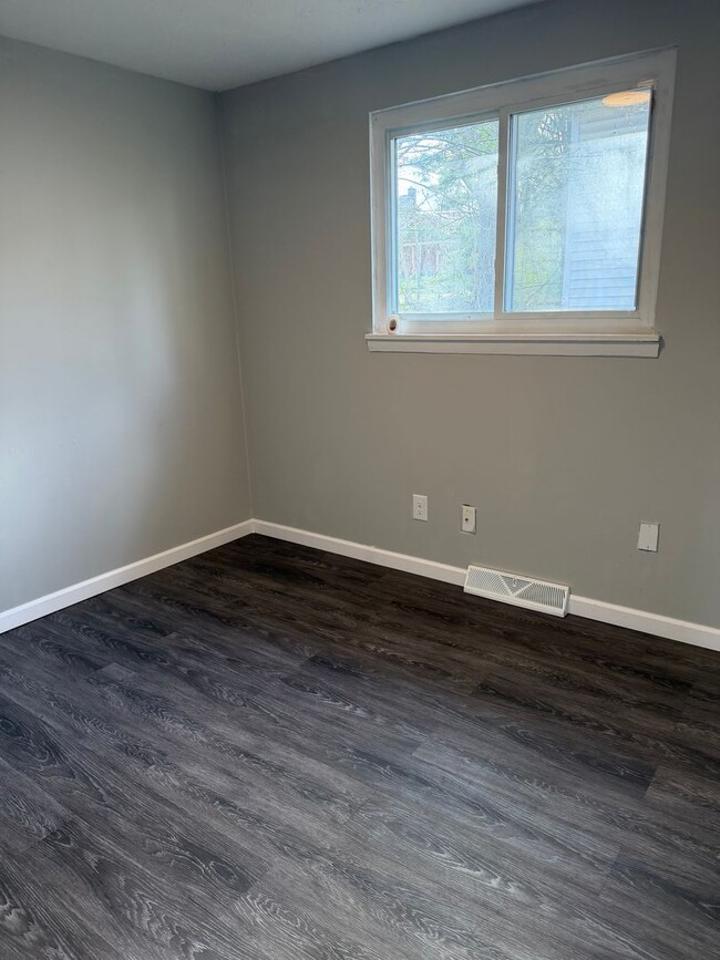 Building Photo - 3 Bedroom NE Canton House for rent