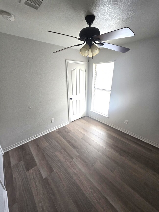 Building Photo - 6534 Westwood Village Dr