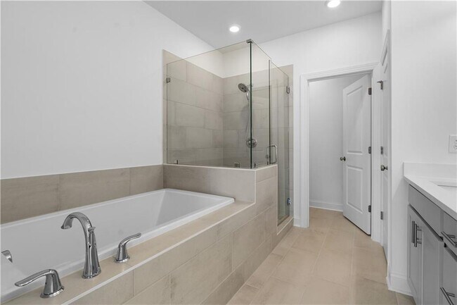 Building Photo - 5440 Howington Ct