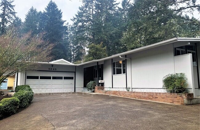 Building Photo - 3245 NW Norwood Dr