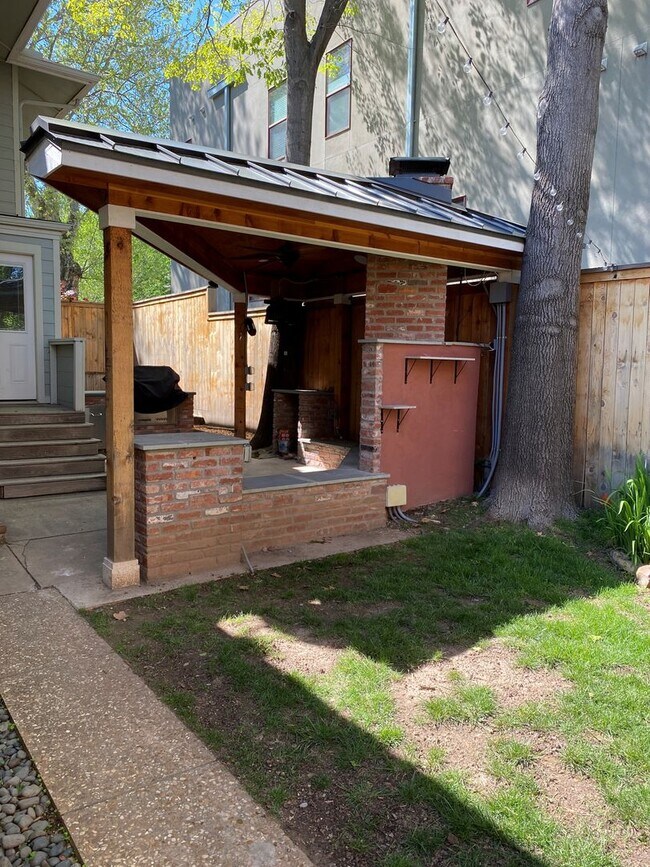 Building Photo - 1515 S Carson Ave