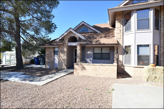 Building Photo - 813 Knorr Pl