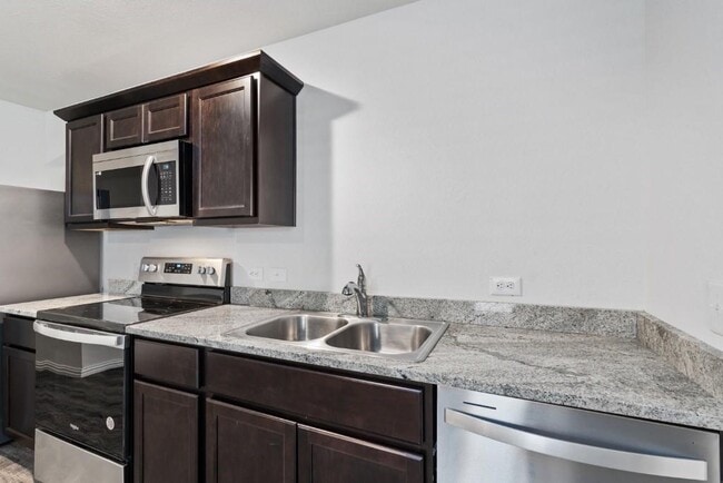 Building Photo - 1151 Magnolia St