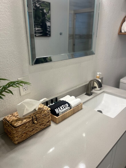 Building Photo - 1015 NE 89th St