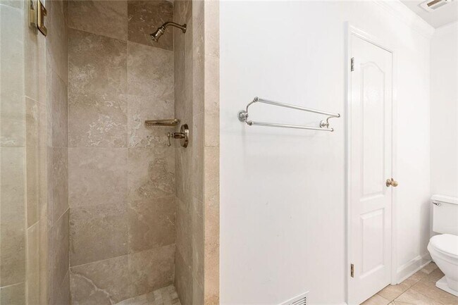 Building Photo - 5170 Chemin De Vie NE