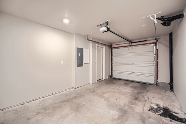 Building Photo - 1815 SW 96th Ln