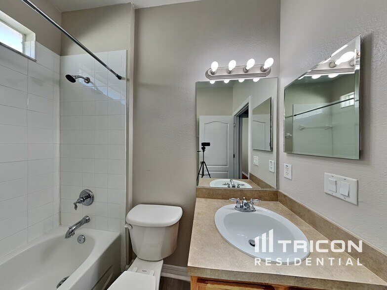Building Photo - 449 Arch Ridge Loop