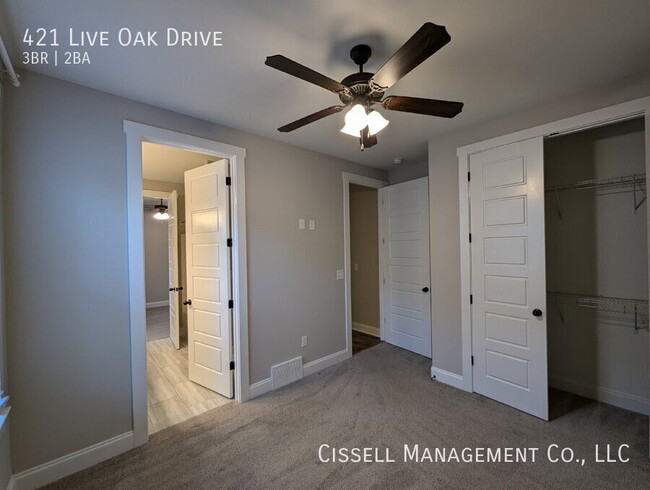 Building Photo - 421 Live Oak Dr