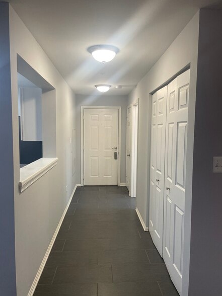 Building Photo - 10024 Vanderbilt Cir