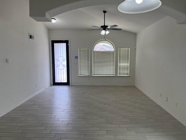 Building Photo - 904 Betton Pl