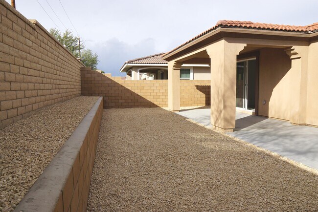 Building Photo - 73593 Travers St