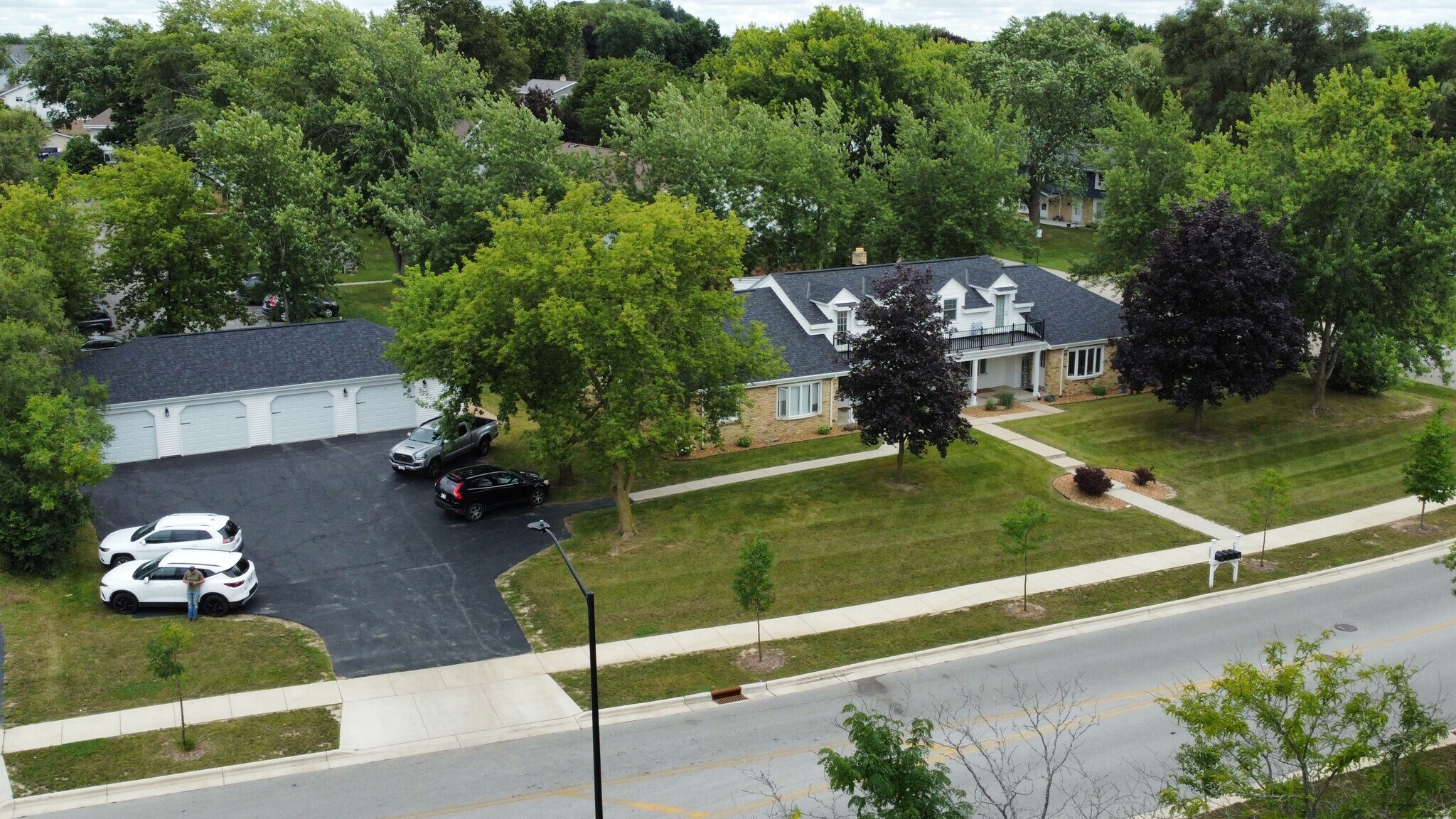 Building Photo - 853 Thackeray Trl