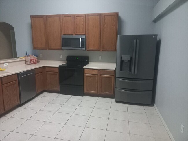 Building Photo - Welcome to your new home! This spacious 3-bedroom, 2-bathroom single-family home