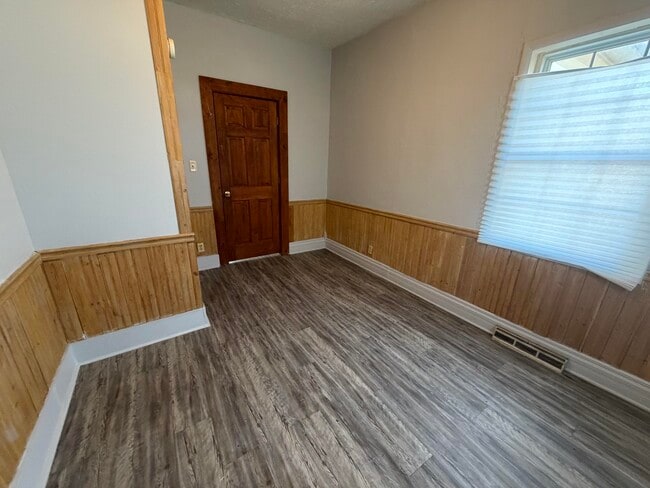 Building Photo - 714 Commercial-