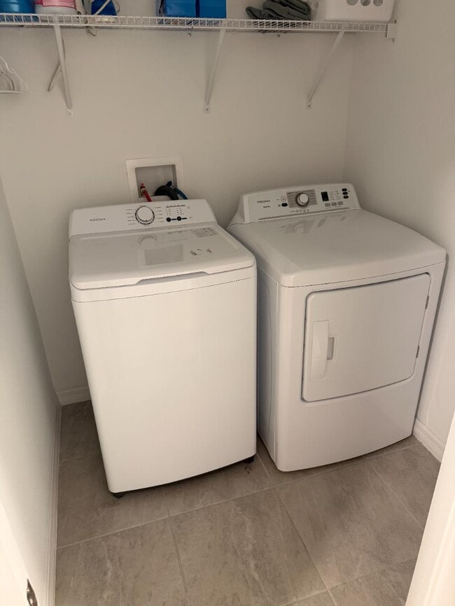 Building Photo - 1553 Discovery St