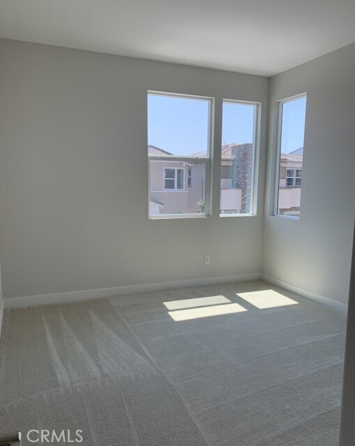 Building Photo - 646 Athos