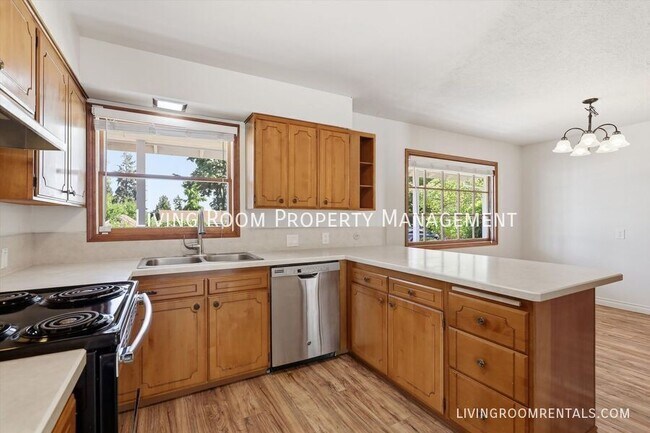 Building Photo - 6550 Beam St