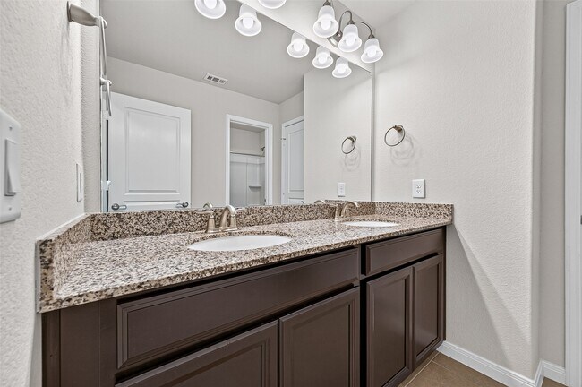 Building Photo - 24603 Royal Pike Dr
