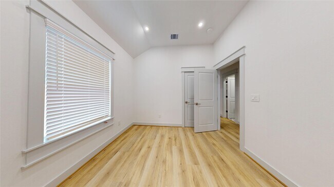 Building Photo - 4305 Rogers St