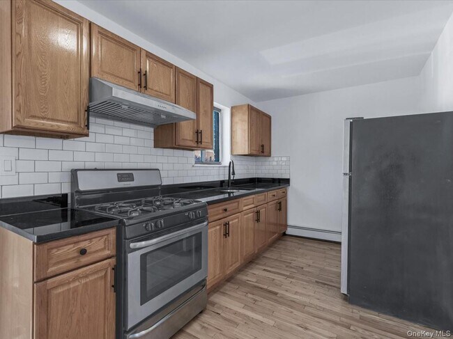Building Photo - 214-16 40th Ave