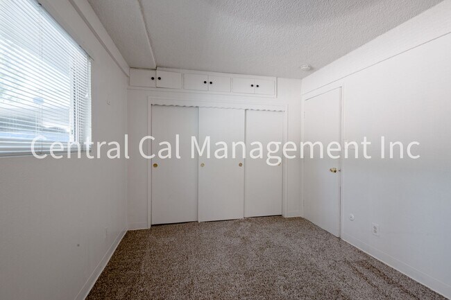 Building Photo - 2334 Dracena St