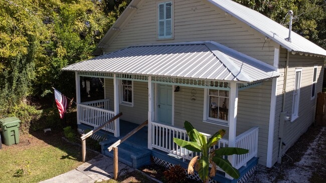 Building Photo - Historic Lincolnville 3/2 Single Family Home