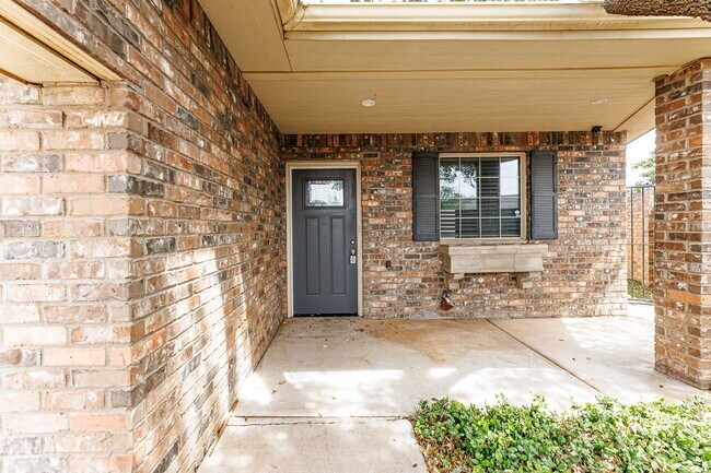 Building Photo - Spacious 3-Bedroom in Gated Community