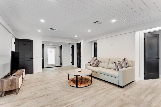 Building Photo - 320 NW 3rd Ave