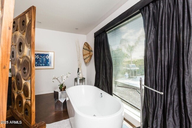 Building Photo - 5002 N 38th Pl