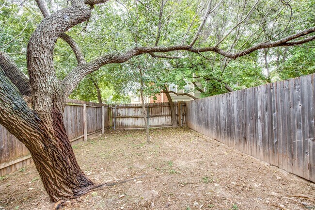 Building Photo - 7811 Kingsbury Wood