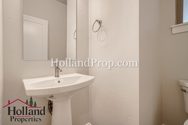 Building Photo - Brand-New Luxury Living Near Butternut Creek Park!