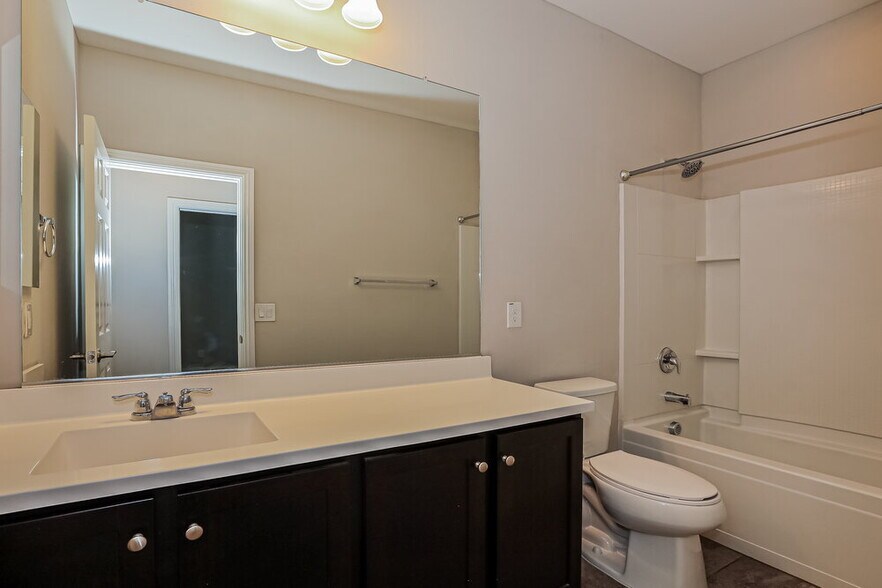 Building Photo - 10820 E Topaz Ave