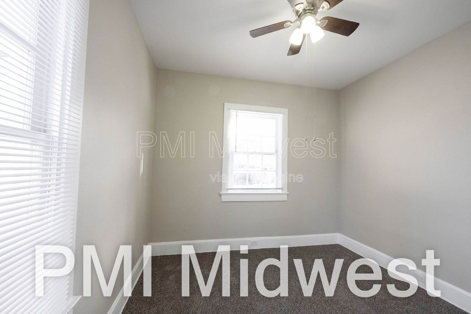 Building Photo - 125 E 17th St