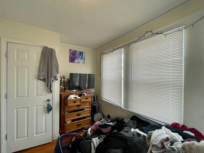 Building Photo - 38 Cooper St