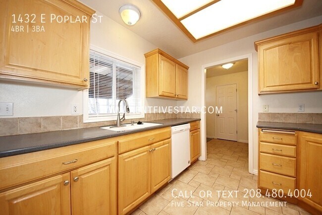 Building Photo - 1432 E Poplar St