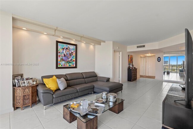 Building Photo - 3598 Yacht Club Dr