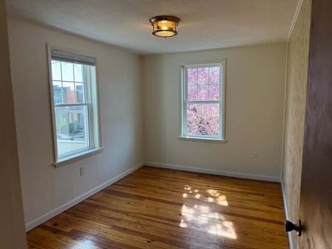 Building Photo - Newly Renovated 3-Bedroom, 1-Bathroom End-Row Townhome with Bonus Room & Backyard!