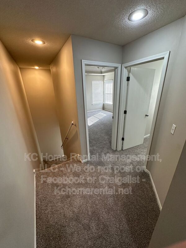 Building Photo - 8042 N Elmwood Ave